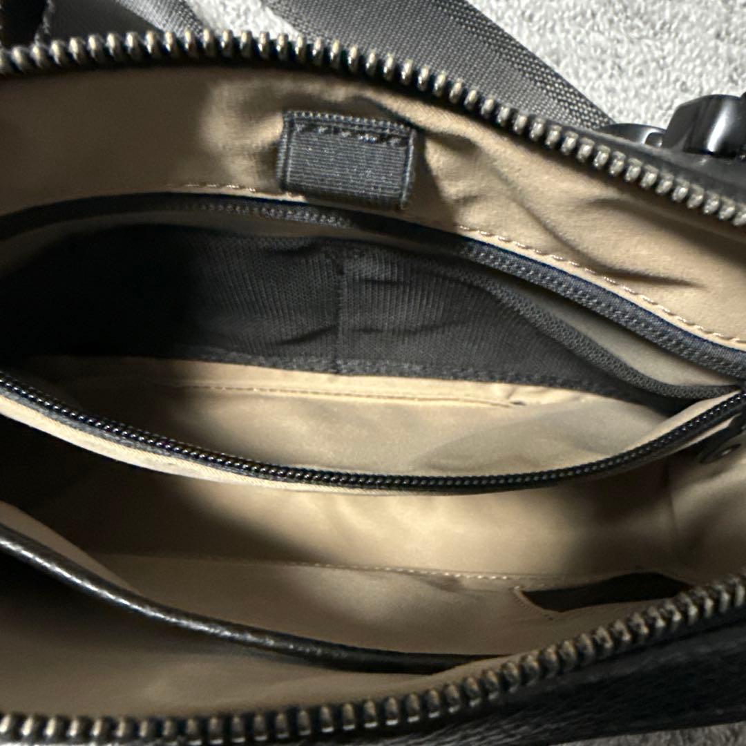 GRAMS28] 157 エッセンシャル・クロスボディバック - メルカリ