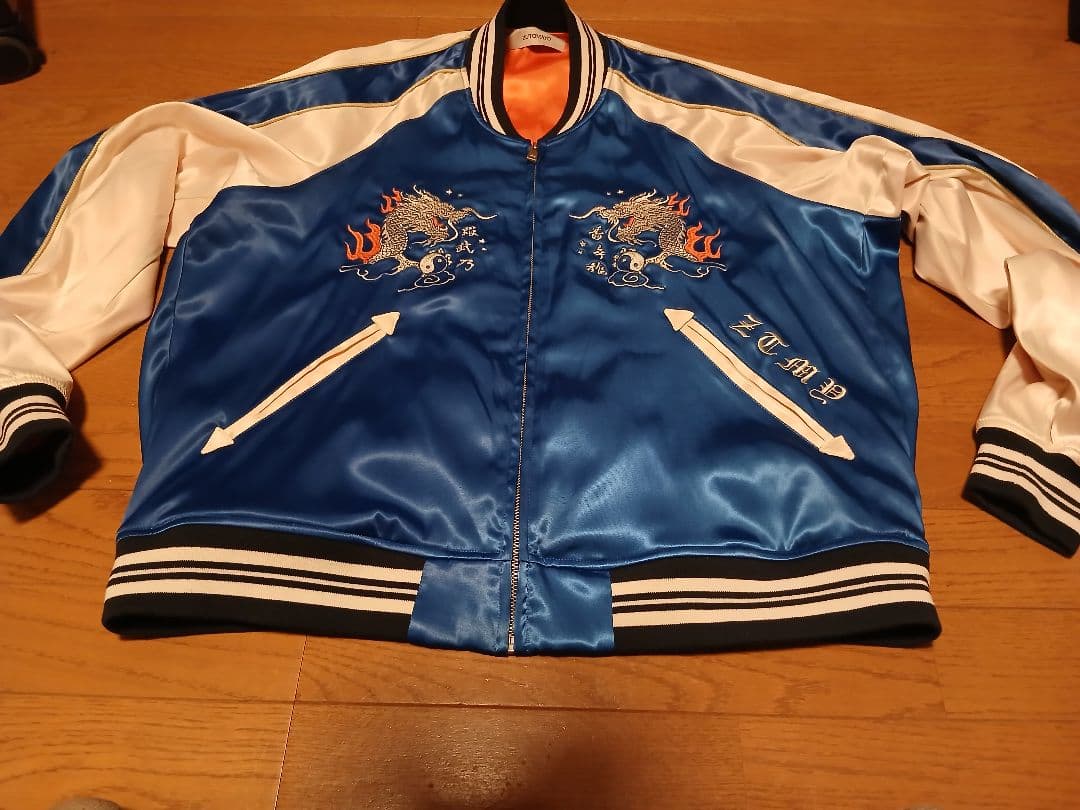 ずとまよ　青スカジャン Lサイズ 香辛龍 Sukajan (Blue) - ZUTOMAYO MART