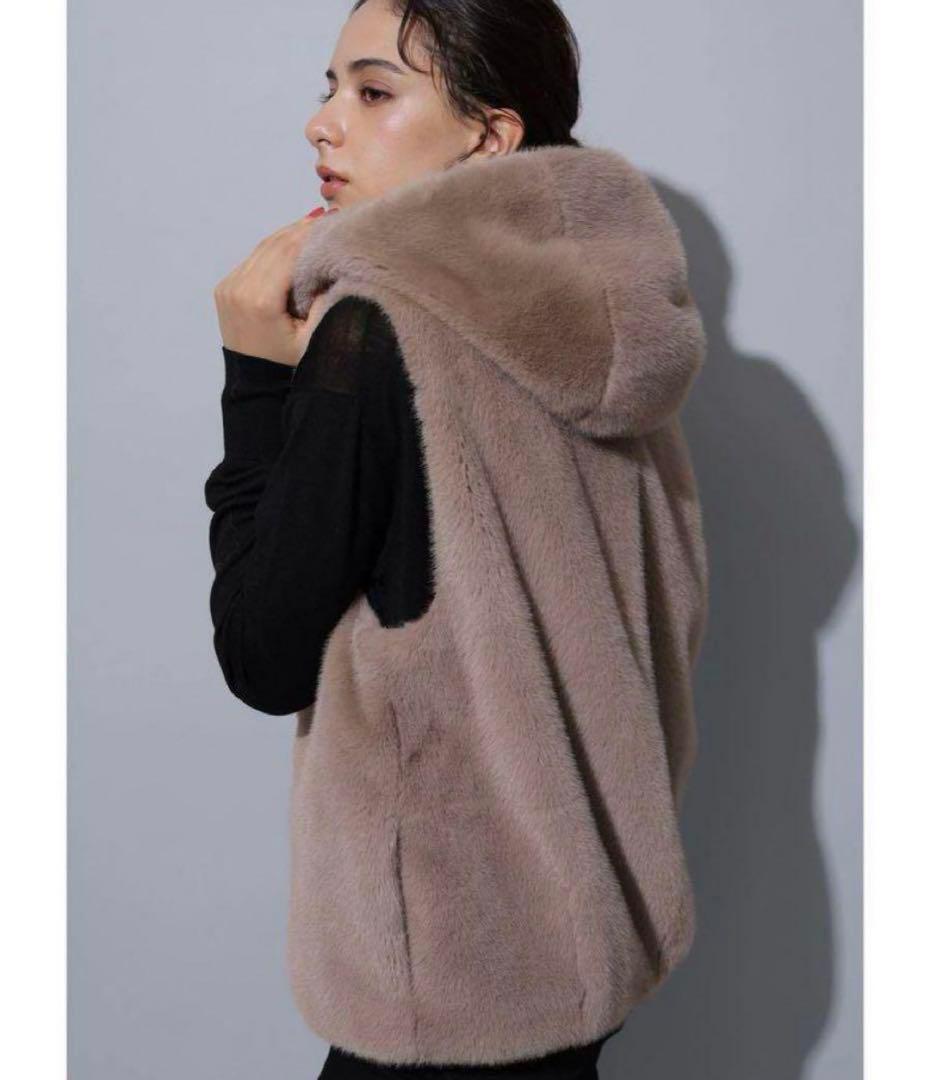 アルページュストーリー ファーフードジップベスト - メルカリ