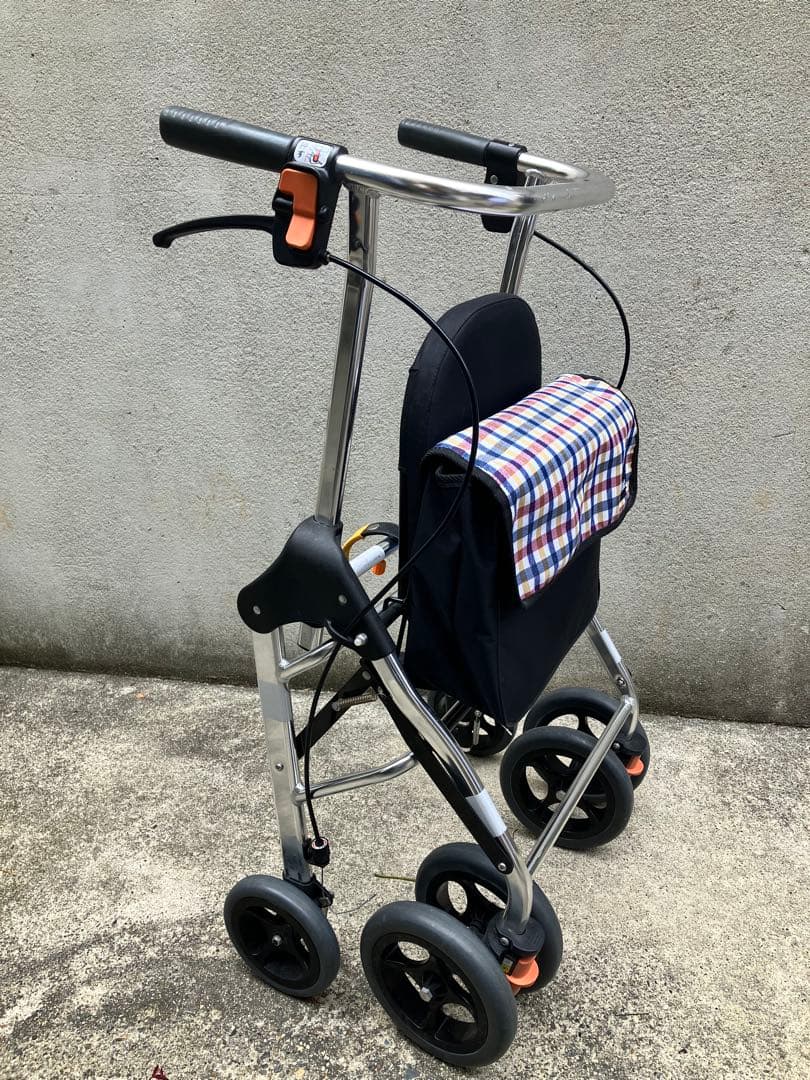 Tcase シルバーカー 折りたたみ式 黒とチェック柄