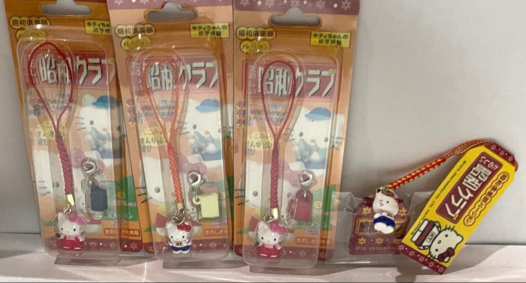 ロ*ズ様 ハローキティ 根付 ストラップ　昭和クラブバージョン4種 2日間限定セ