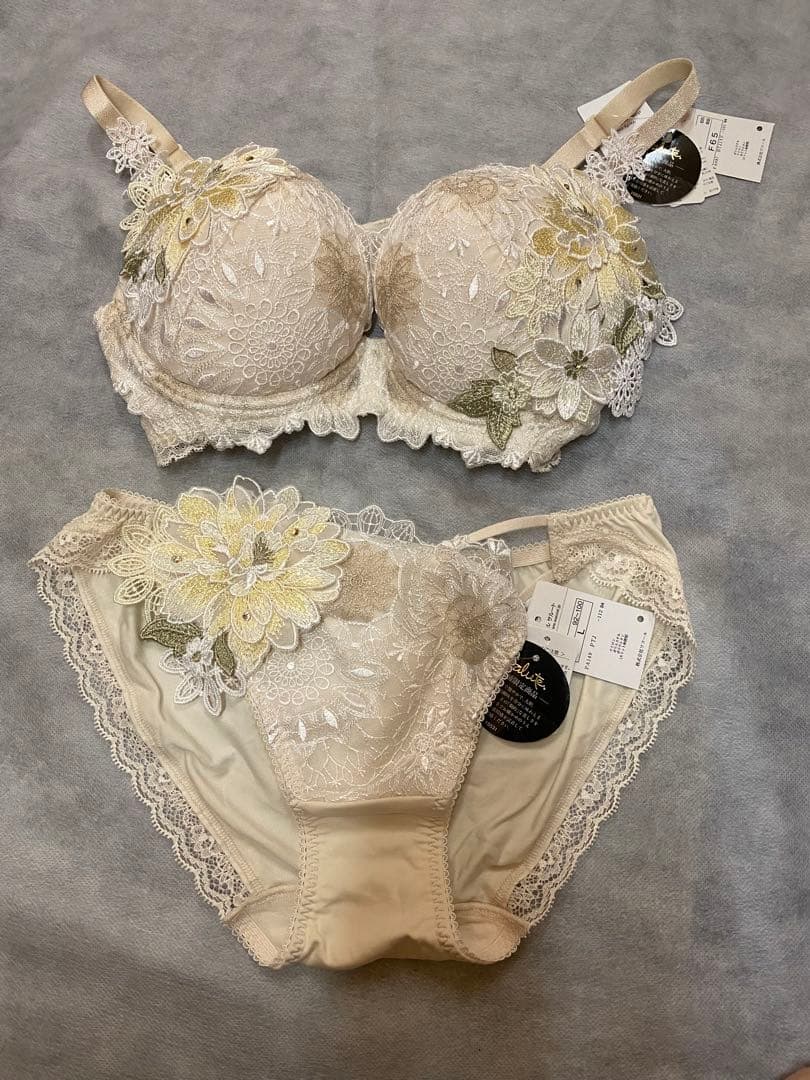 サルート08G中国音楽　ブラ＋ショーツセット