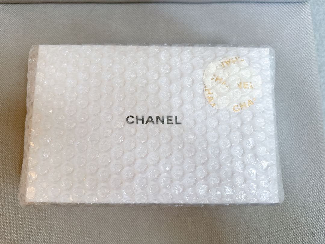 新品未開封　シャネル　クリスマスコフレ2024 エッセンシャル ケア セット クリスマスコフレ2024】シャネル、ホリデーシーズンに心ときめく限定