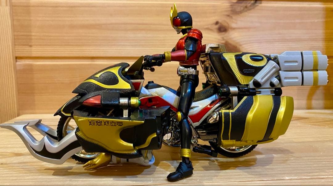 S.H.Figuarts 仮面ライダークウガ & DXトライゴウラム 2体セット