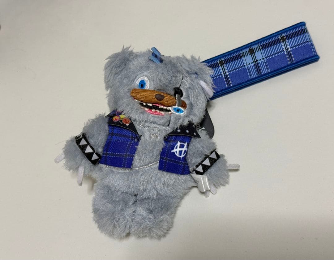 ハミクマパンク ストラップ付きマスコットキーチェーン - メルカリ