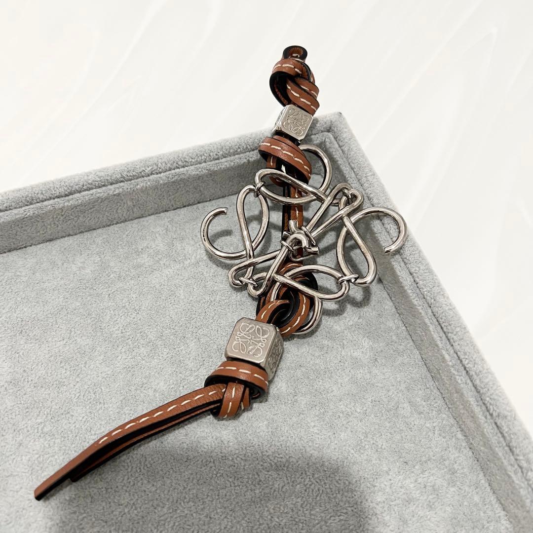 ロエベ アナグラム ダイス パーソナライズ レザー チャーム ストラップ