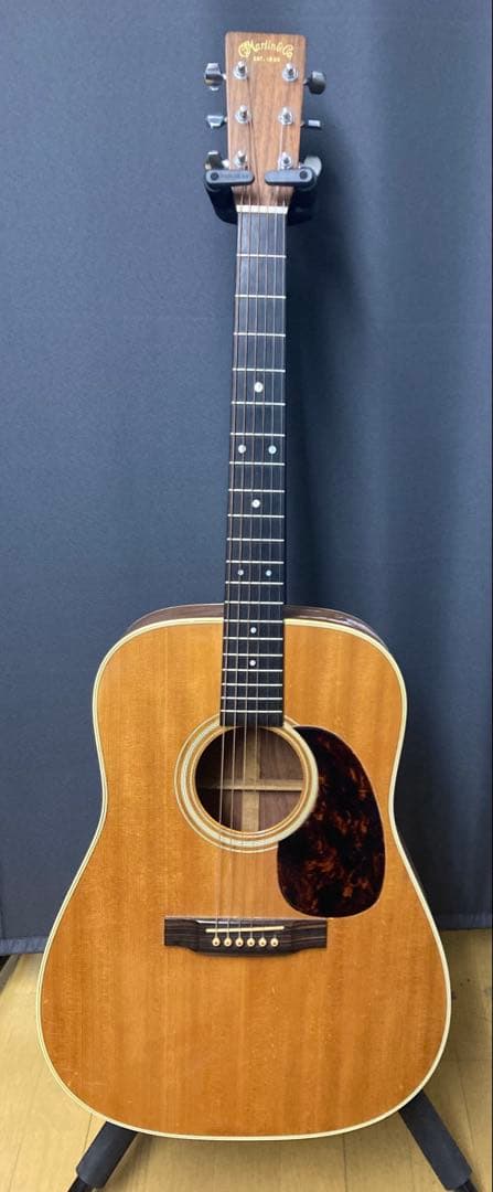 Martin D-28 1994年製　サイド割れ補修跡有り