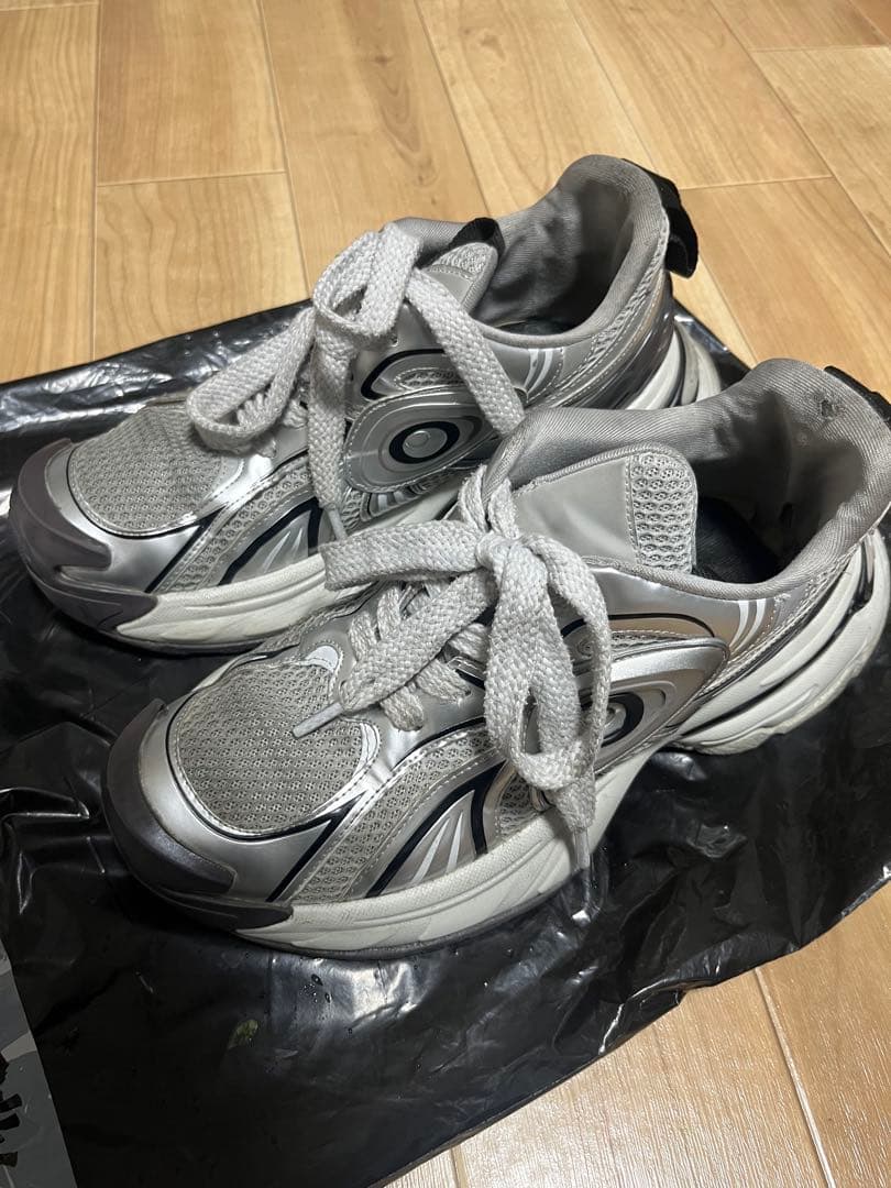 美品】OLD order Turbo GT シルバー スニーカー26.5cm - メルカリ