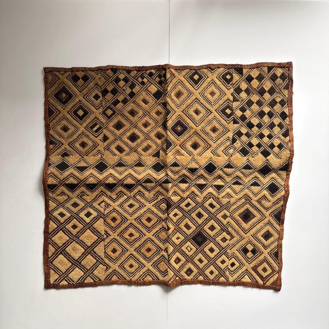 クバクロス ラフィア布 アフリカ 民族布 ラフィア布（草ビロード・中）<アフリカの布：アフリカ雑貨アザライ