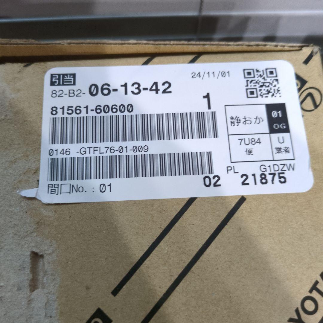 ランドクルーザー100 中期純正テールレンズ 一式 新品未使用品 2026年