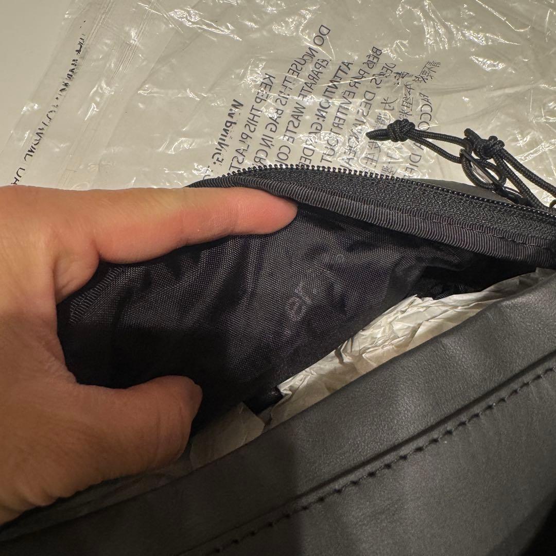 バッグ Supreme Leather Waist Bag \"Black\" (23FW)