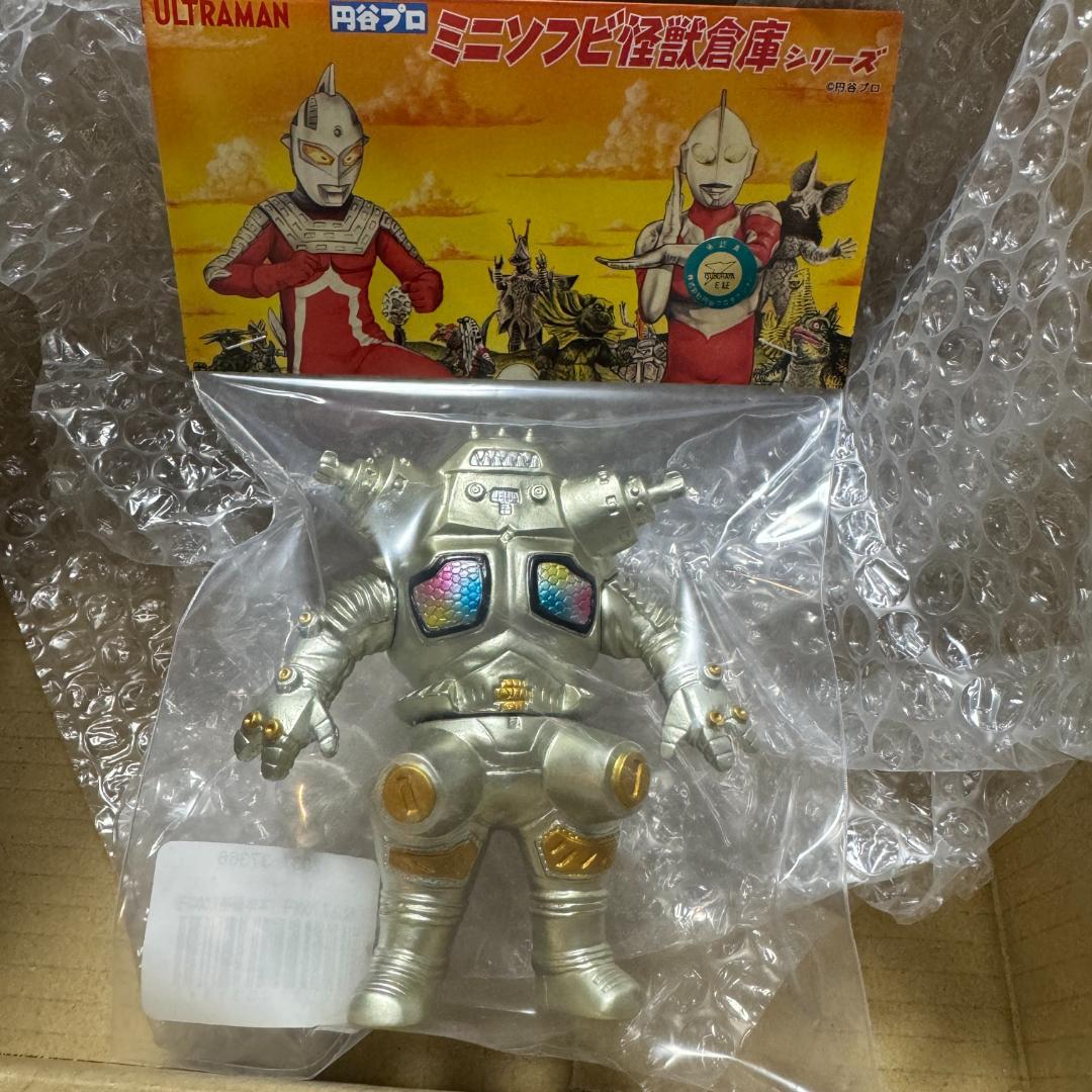 マックストイキングジョー KINGJOE シャンパンゴールド ソフビ 墓場の画廊 6月21日(土)11時より販売開始】【MAX TOY】キングジョー(シャンパン