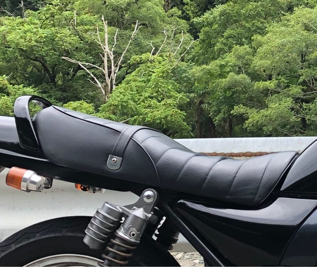 ゼファー750 純正シートベース　タックロールシート