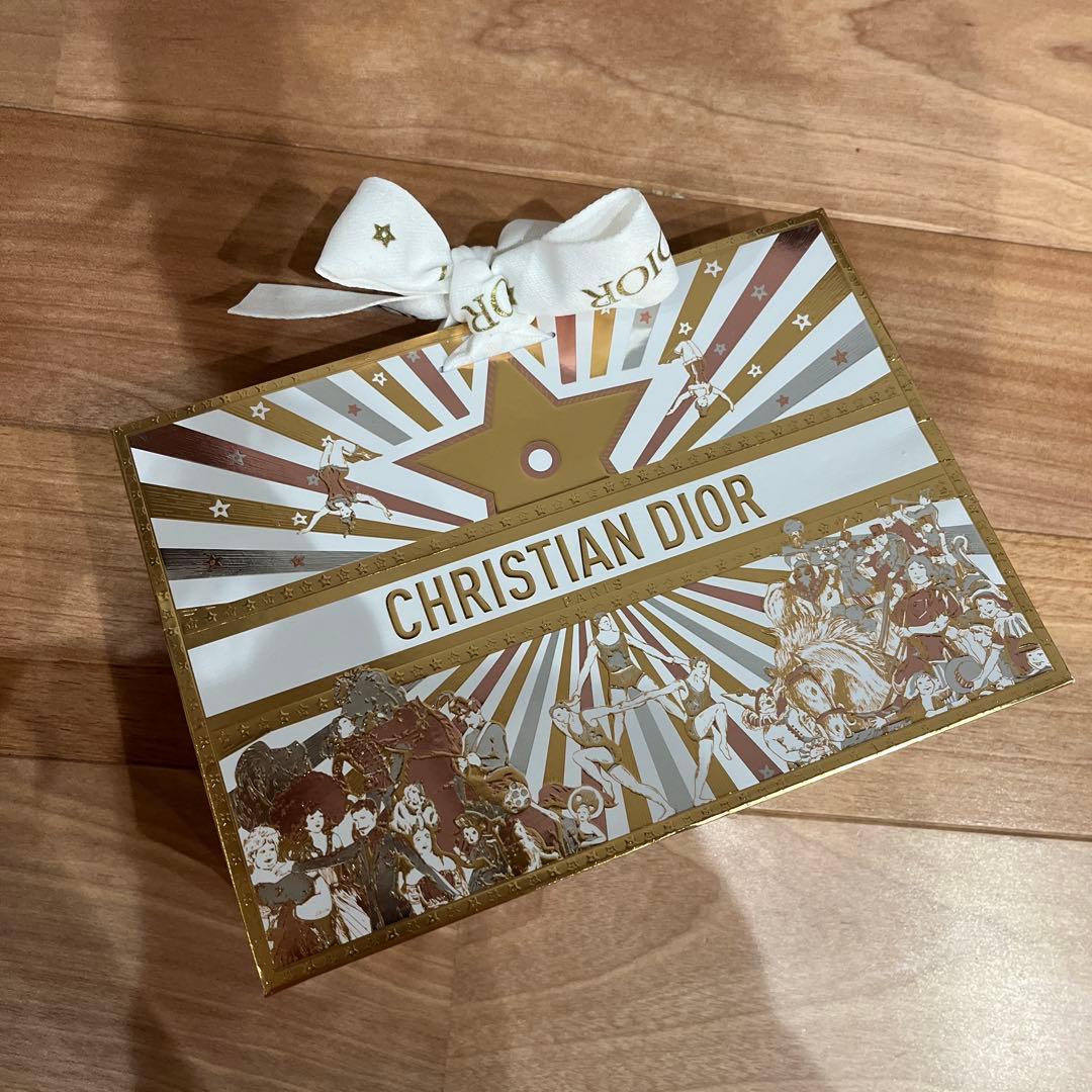 ディオール Dior ホリデー2025 ギフトラッピング ショッパー - メルカリ