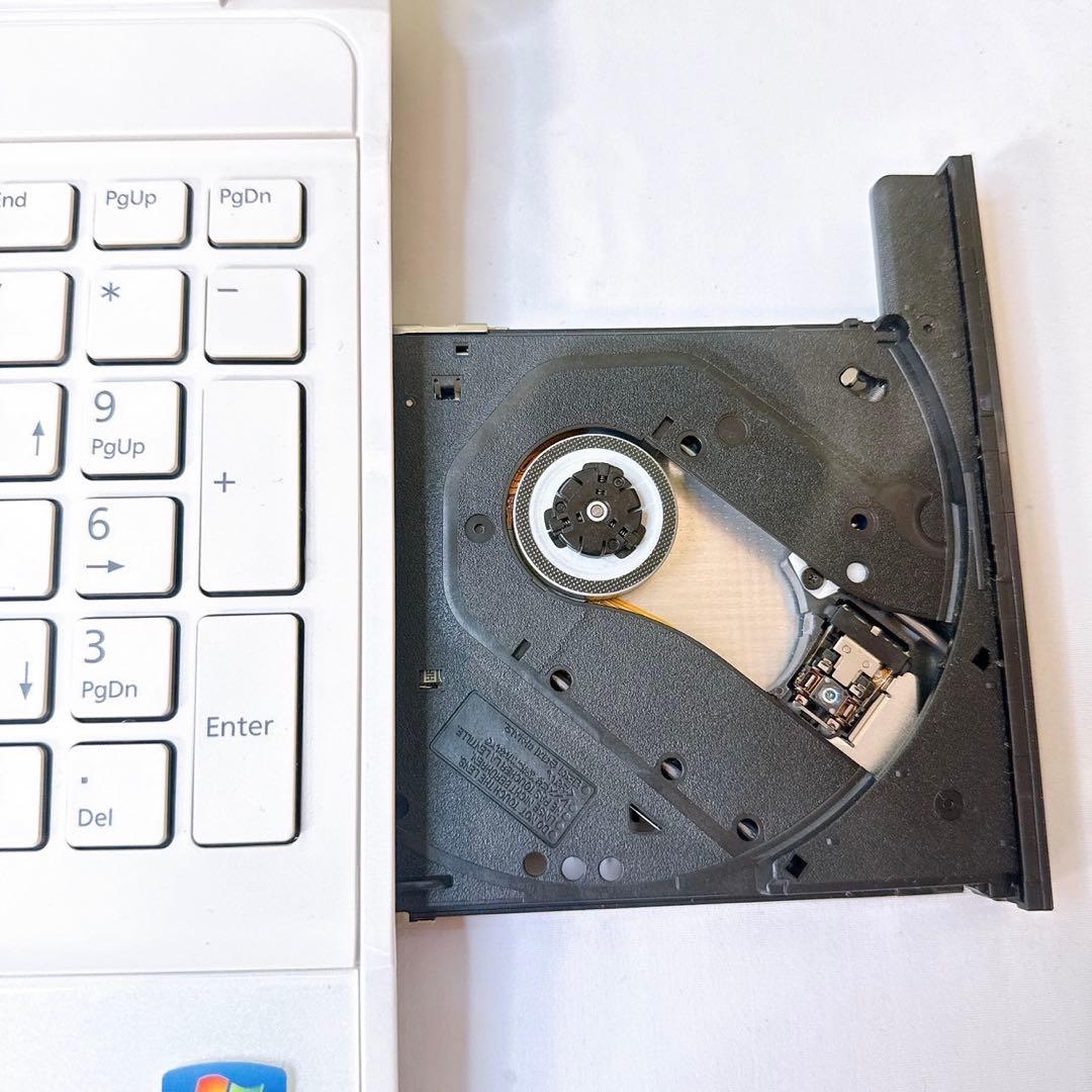 必見❤️可愛い真っ白ノートパソコン❤️サクサク快適SSD❤️初心者