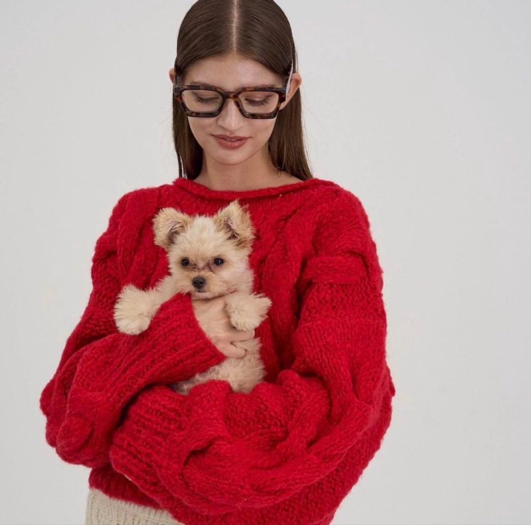 THE TOÉ Nîmes handmade cable knit red