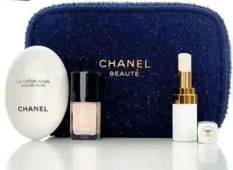 CHANELクリスマスコフレ2025　リップアンドネイルケアセット