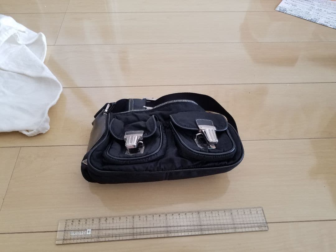 PRADA　純正　ブラックナイロンボディバッグ・ウエストポーチ