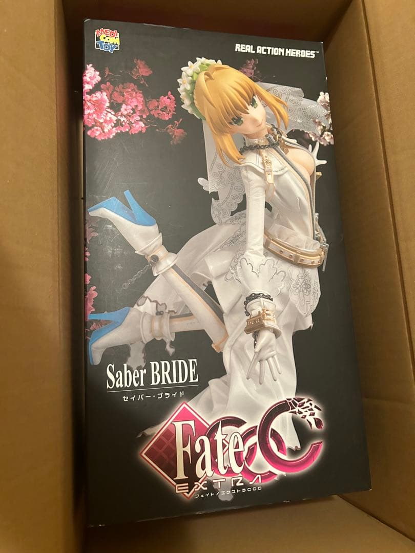 RAH セイバー・ブライド フィギュア