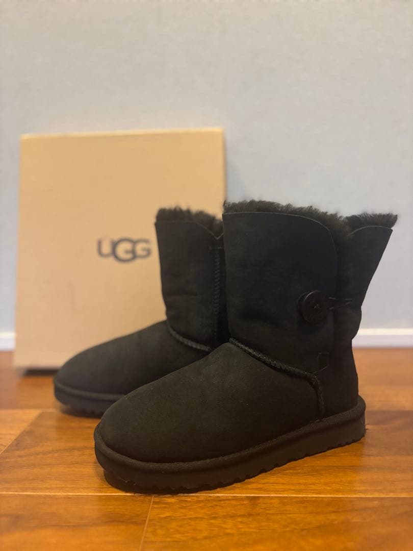 【美品】UGG W BAILEY BUTTON 24cm