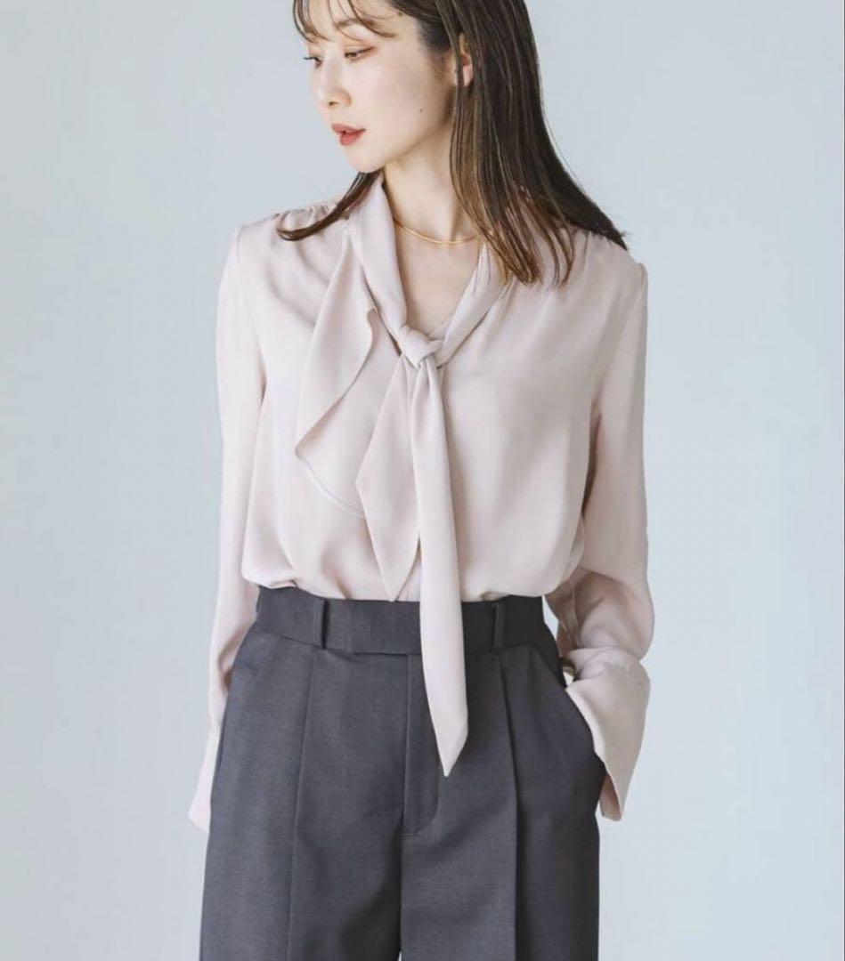 NOBLE ロイヤルサテンボウタイブラウス Noble（ノーブル）の「ロイヤルサテンボウタイブラウス（シャツ