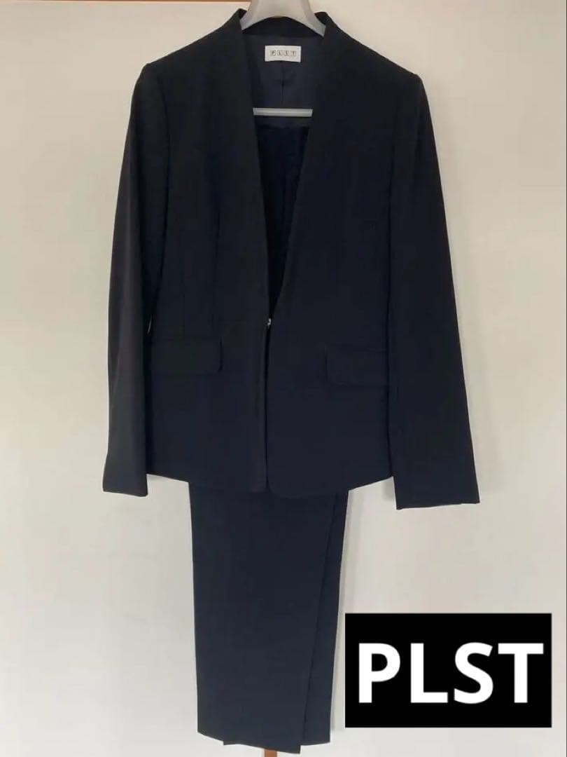 PLST プラステ　ノーカラーパンツスーツ　ネイビー　M