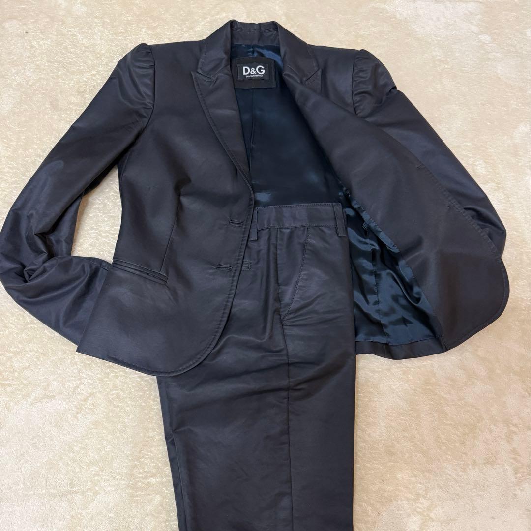 【美品】ドルチェ&ガッバーナ　レディースパンツスーツ　ネイビー　セットアップ　Ｍ DOLCE&GABBANA - 美品 ドルチェ&ガッバーナ DOLCE&GABBANA