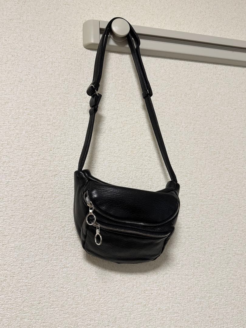 Aeta レザーボディバッグ