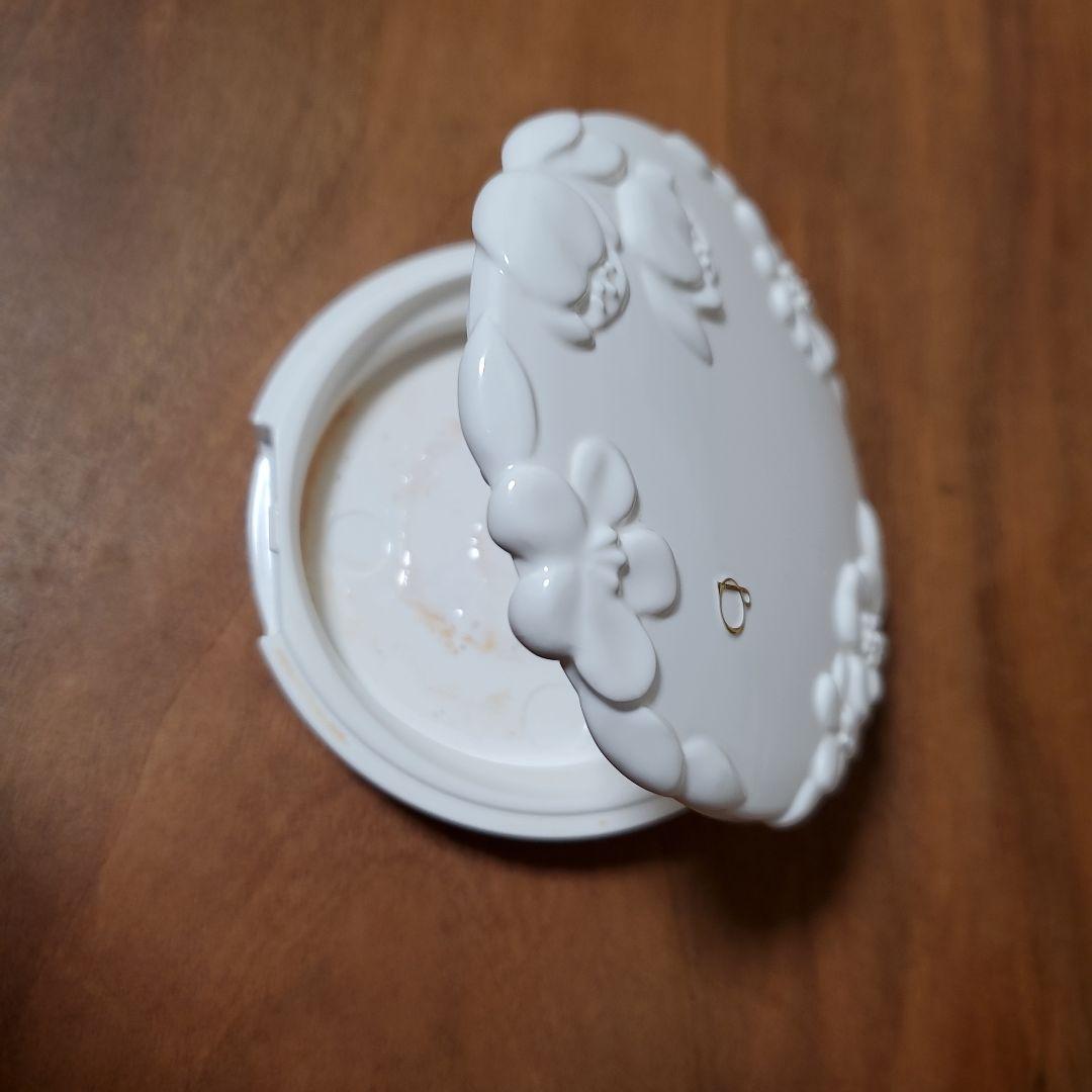 資生堂 ベネフィーク プレストパウダー(ルミナイジング) 花模様 本体