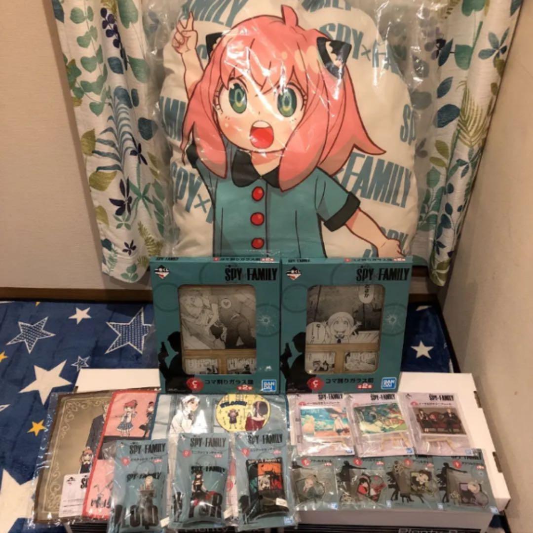 一番くじ　SPY×スパイファミリー　A賞　アーニャ　クッション　皿　イーゼル