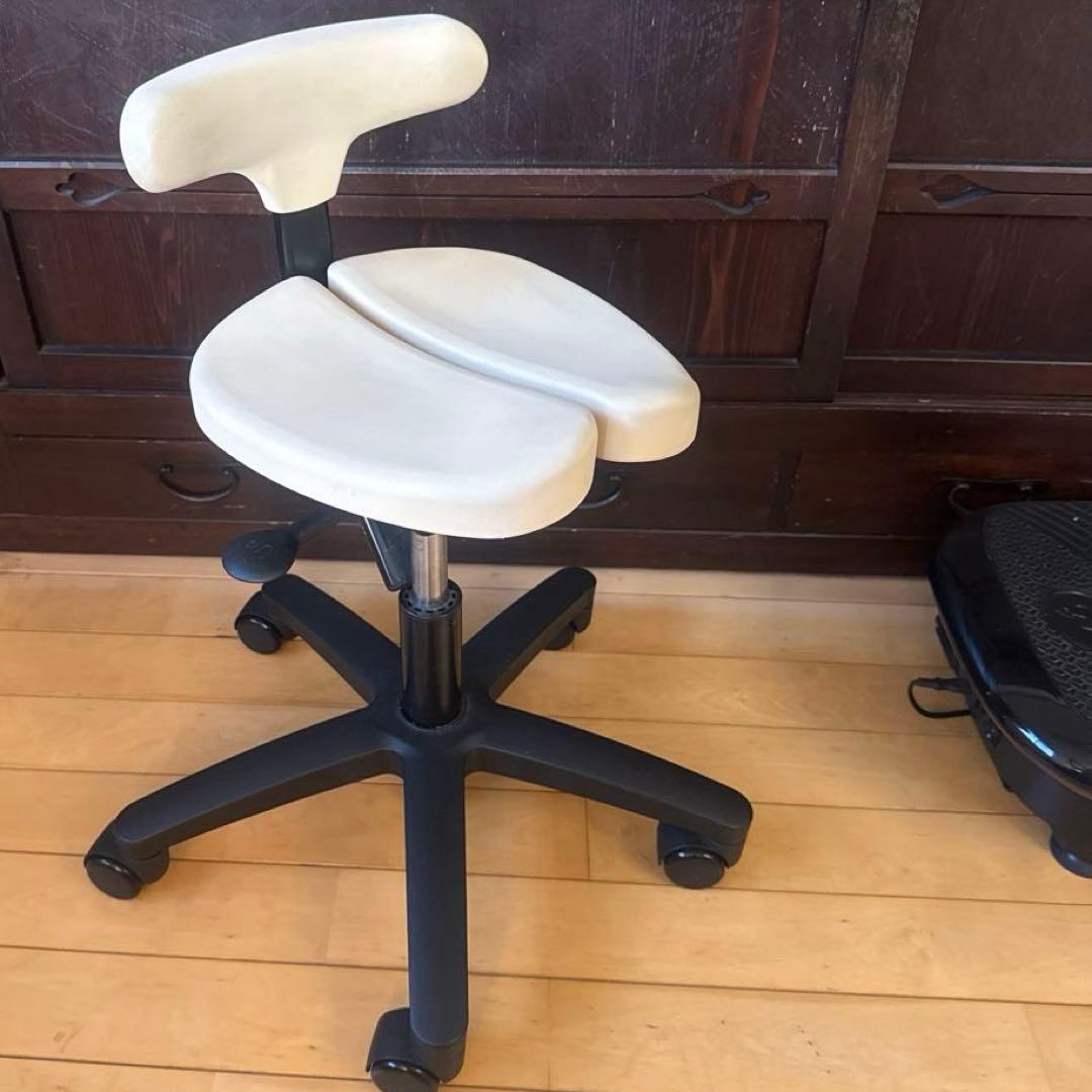 美品　 Ayurチェア クリーム色 美品