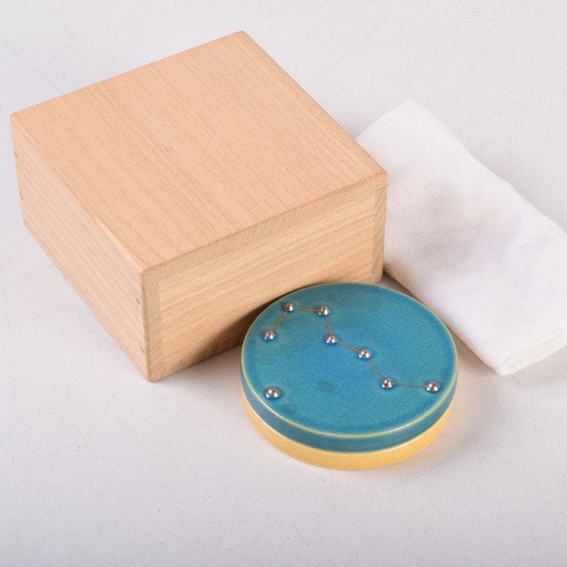 茶道具　日吉窯　加藤丈佳造　北斗七星鳥文　香合　共布共箱　V　8456