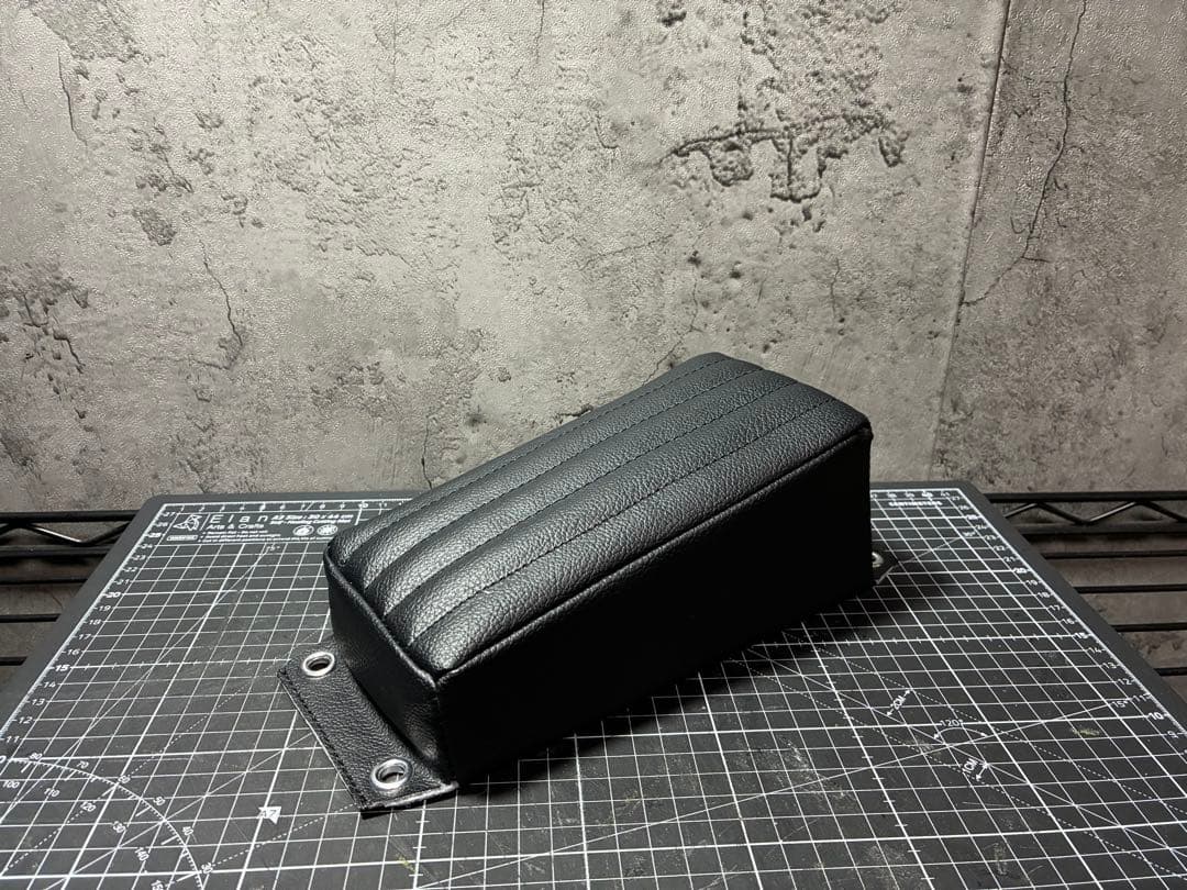 74 ピリオンパッド ピリオンシート ベイツ　ハーレー　トライアンフ　チョッパー ナロータイプベイツレプリカ ピリオンパッド ブラック / 2％er