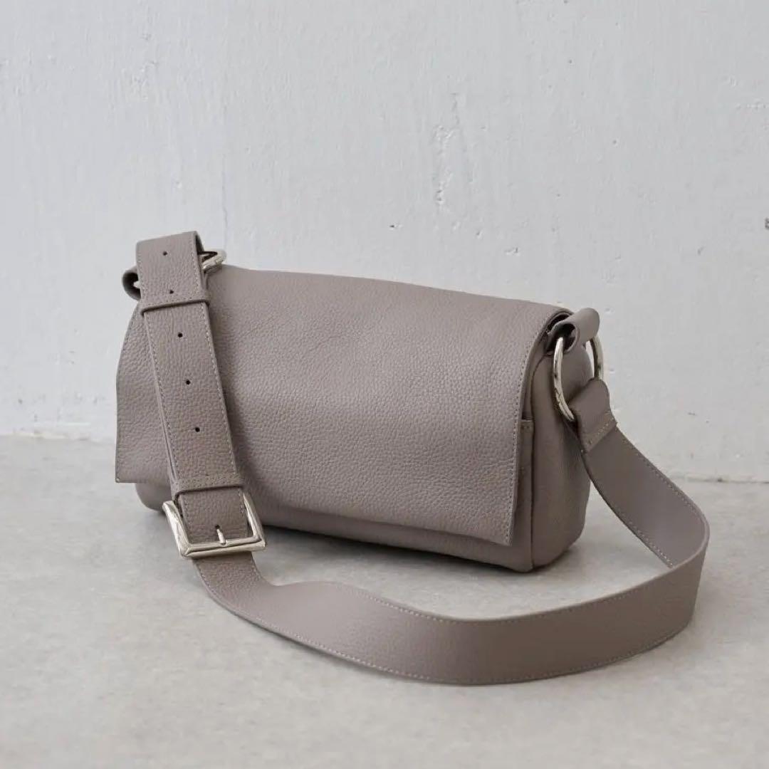 美品✨ビアズリー　レザーボディバッグ　トープ　ショルダーバッグ　2WAY 完売品 BEARDSLEY（ビアズリー） ショルダーバッグ バッグ 「本革」レザー