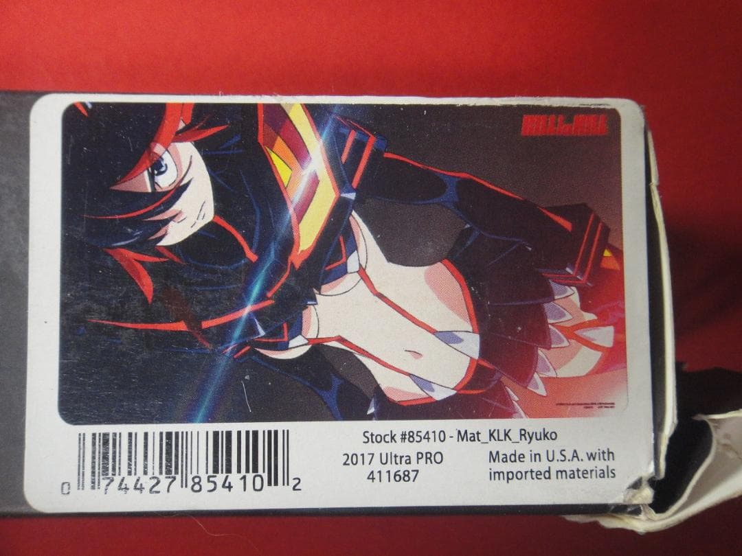 ウルトラプロ　MTG キルラキル　纏流子　プレイマット キルラキル』纏流子が大きさが魅力の「POP UP PARADE」L sizeシリーズ