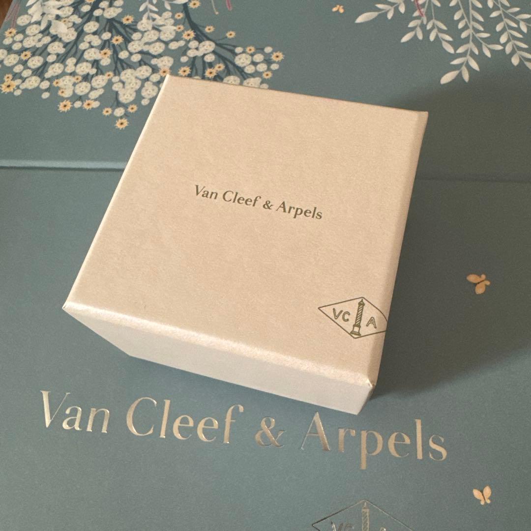 Van Cleef & Arpels ホリデー ギフトボックス - メルカリ