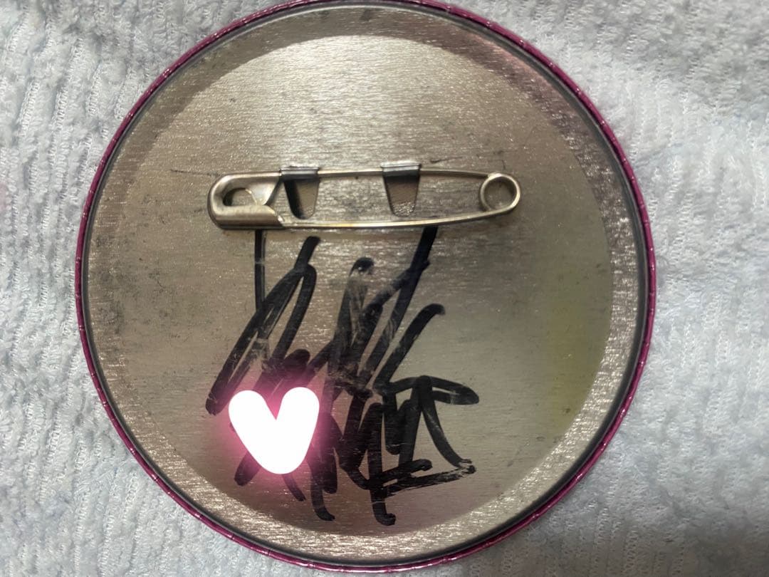 nqrse xyz 2016 サイン デカ缶バッジ