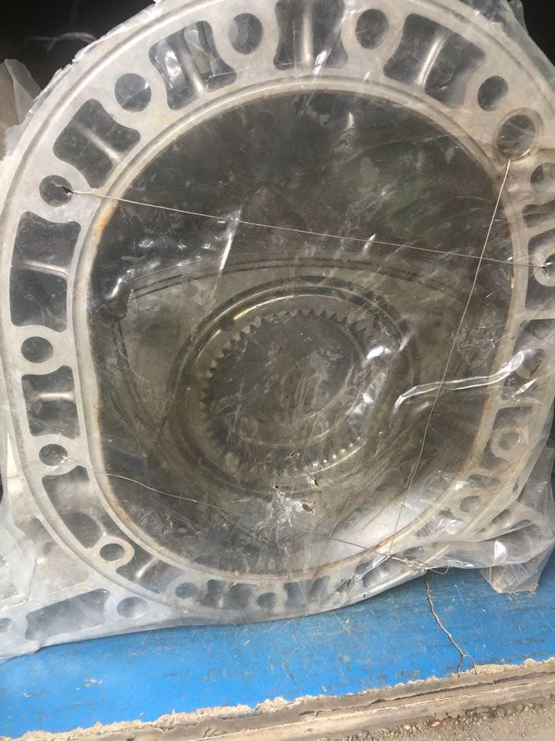 12Aロータリーエンジンのローターとハウジング2個