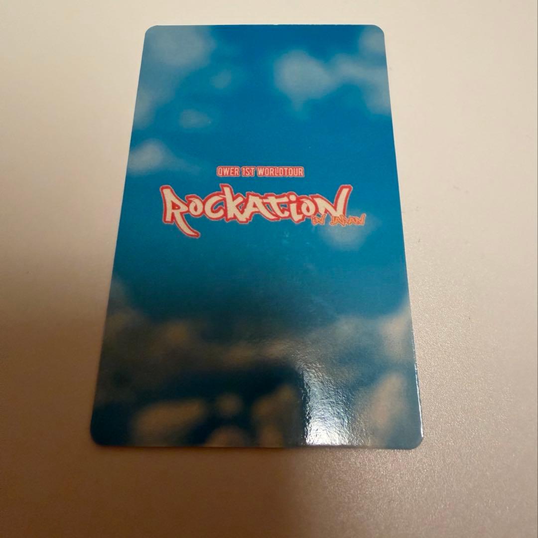 QWER 東京 VIP 入場特典トレカ マゼンタ - メルカリ