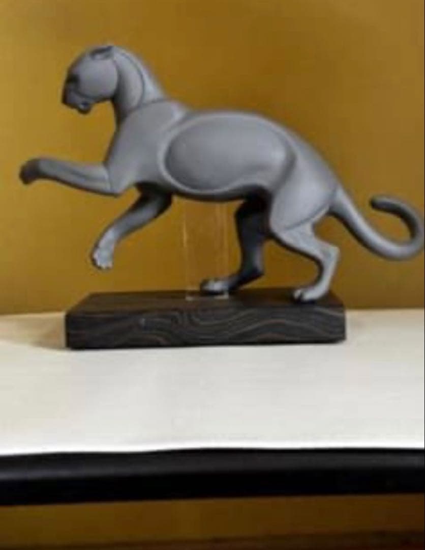 リヤドロ　フィギュリン　豹