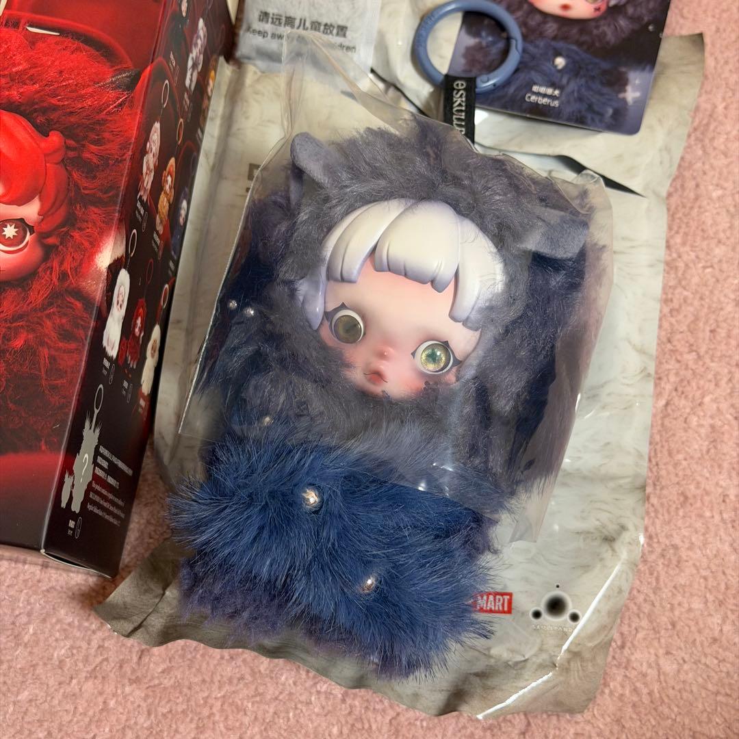 POPMART SKULLPANDA ケルベロス ぬいぐるみペンダント - メルカリ