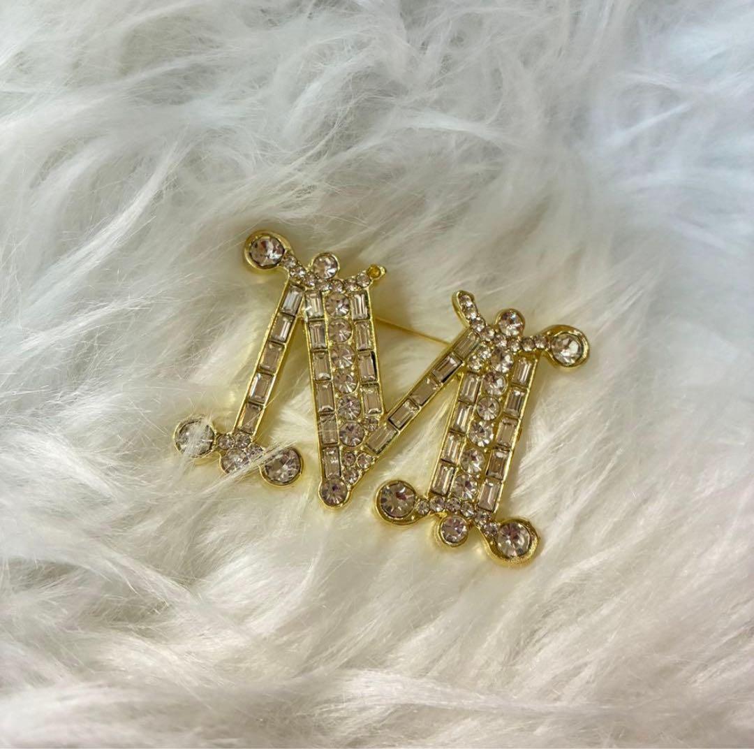 M ロゴ イニシャル ブローチ ノーブランド マックスマーラ がお好きな