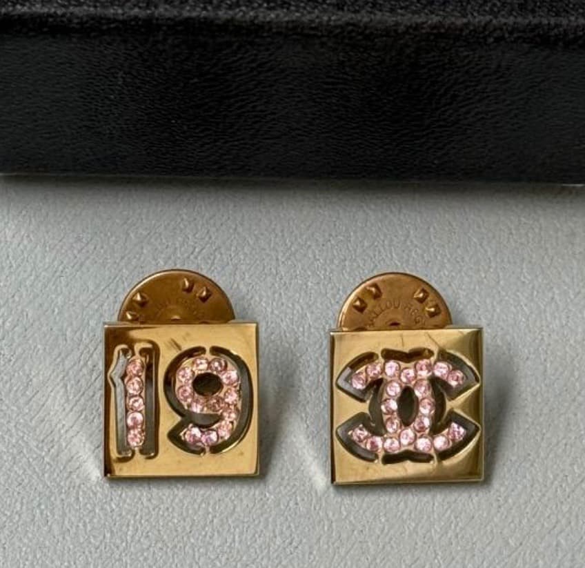 CHANEL ピンブローチ