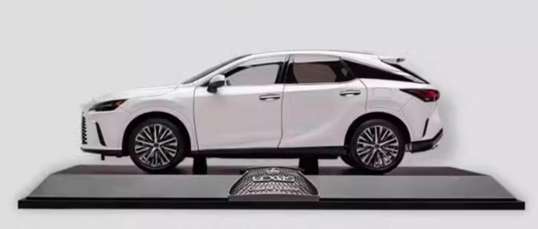 限定版1/18 レクサスRX450h+ 　ミニカー　模型　完成品　展示台付き　白 京商 1/18 レクサス RX 450h+ ソニッククオーツ