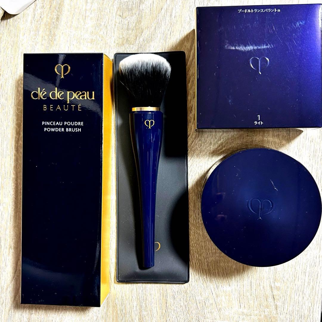 clé de peau BEAUTÉ フェイスパウダー、ブラシ