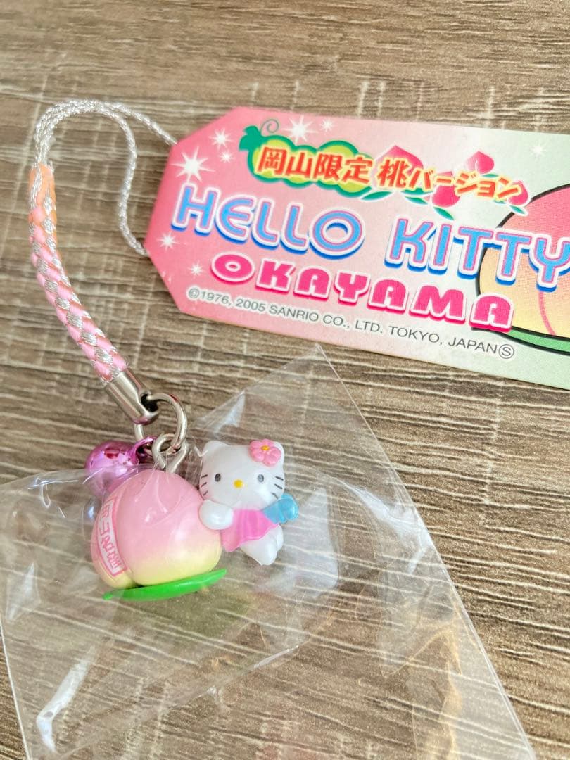 美品】ハローキティ ご当地キティ 岡山限定 桃バージョン 根付け