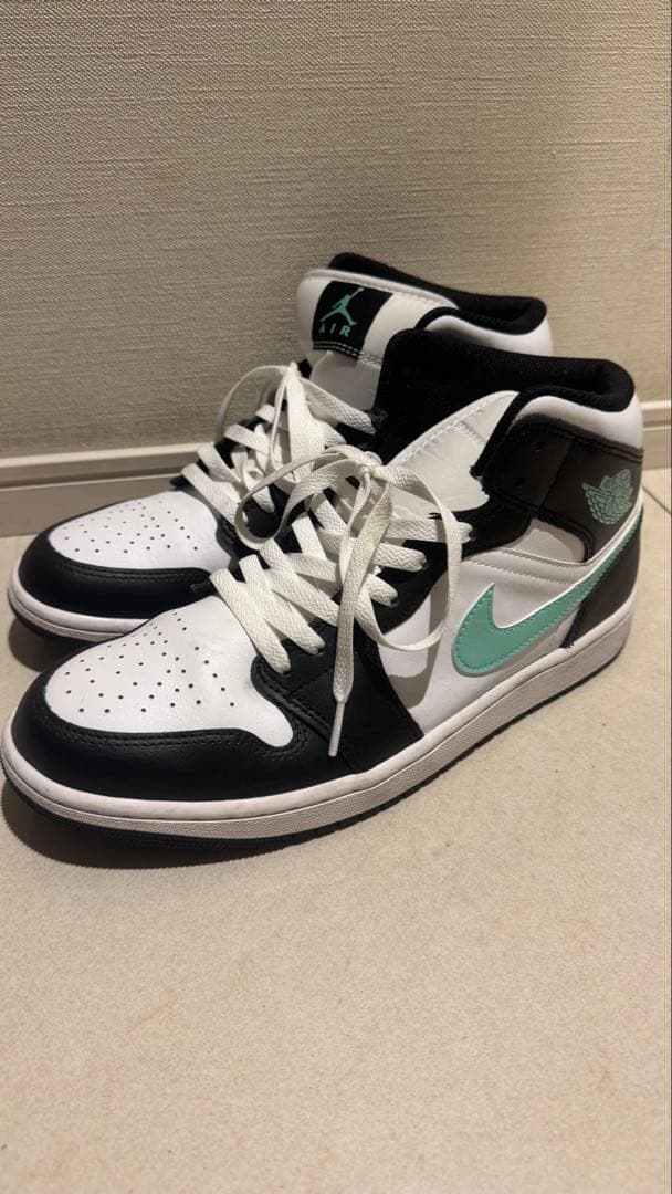 Nike Air Jordan 1 Mid ホワイト/ブラック/ミントグリーン