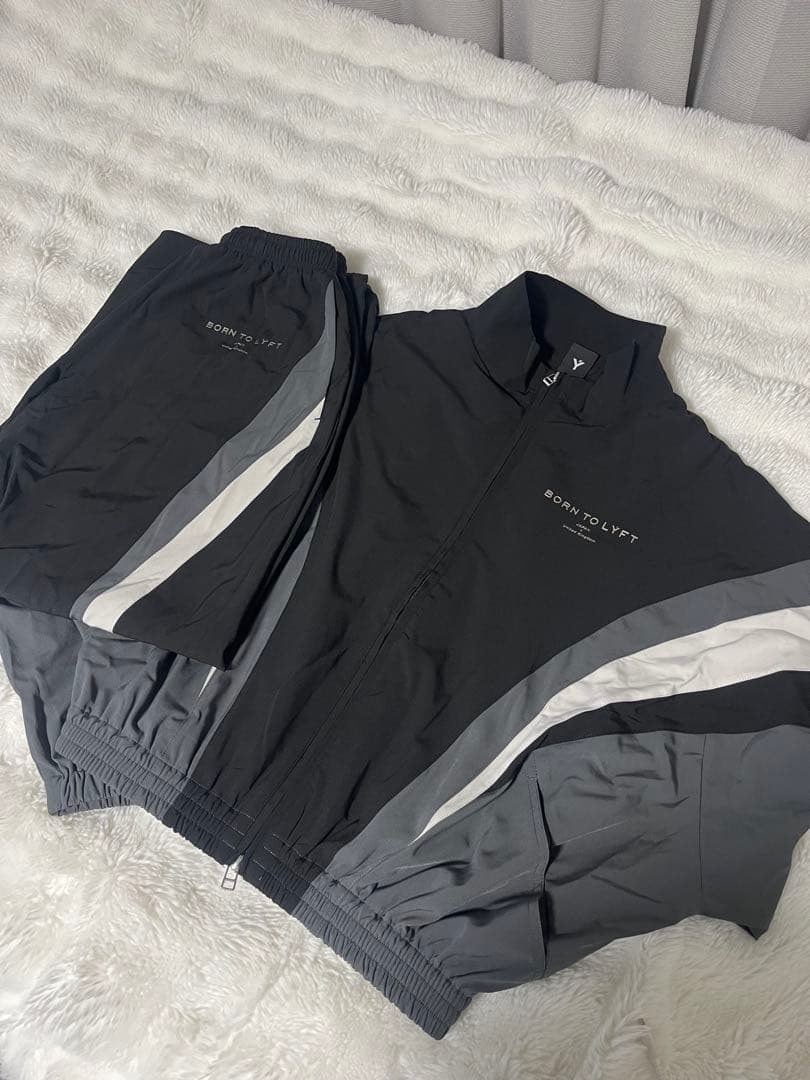 Lyft】2LINE OVERSIZE TRACK JACKET BLACK - メルカリ