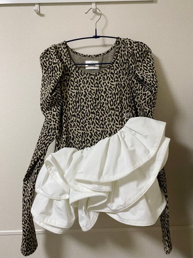 正規品】Bibiy. EFFIE PEPURAMU LEOPARD TOP