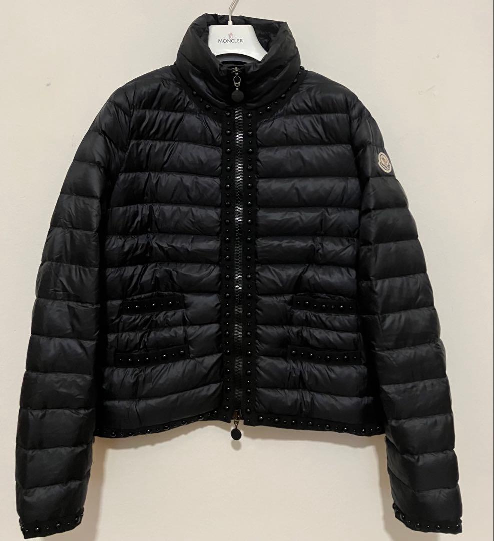 Moncler モンクレール　デザインの素敵なダウンジャケット